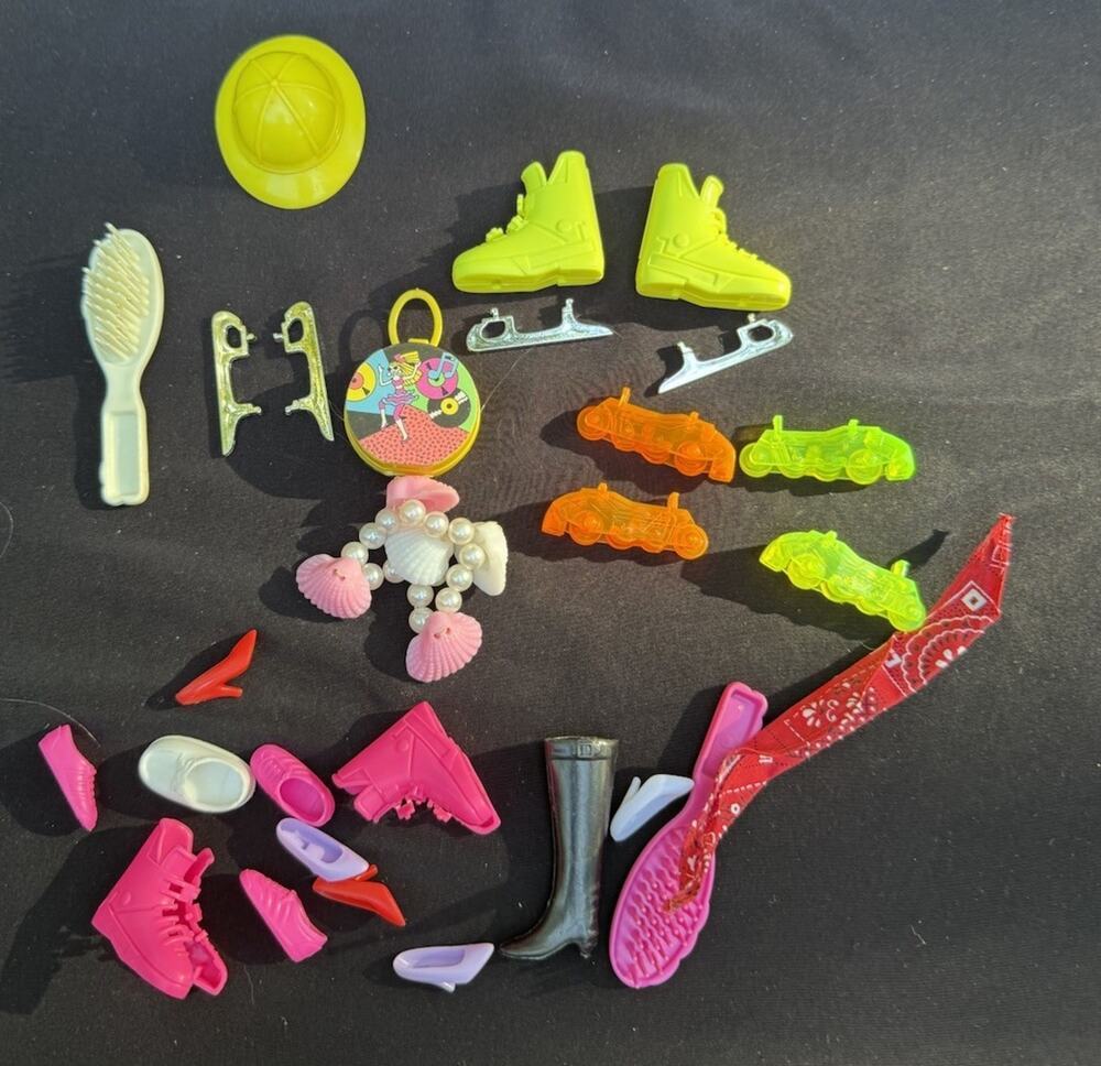 Vintage 1980s 90s Barbie Midge Skipper Rollerblading Skating & More Lot LO32
